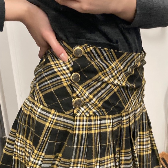 Adorable Yellow & black plaid skirt - Picture 3 of 4